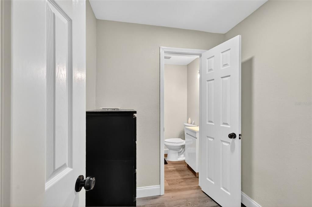 待售: $255,000 (2 贝兹, 2 浴室, 1056 平方英尺)