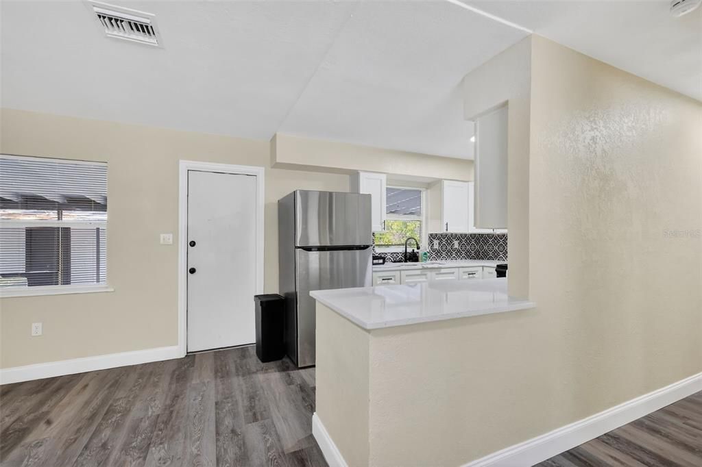 待售: $255,000 (2 贝兹, 2 浴室, 1056 平方英尺)