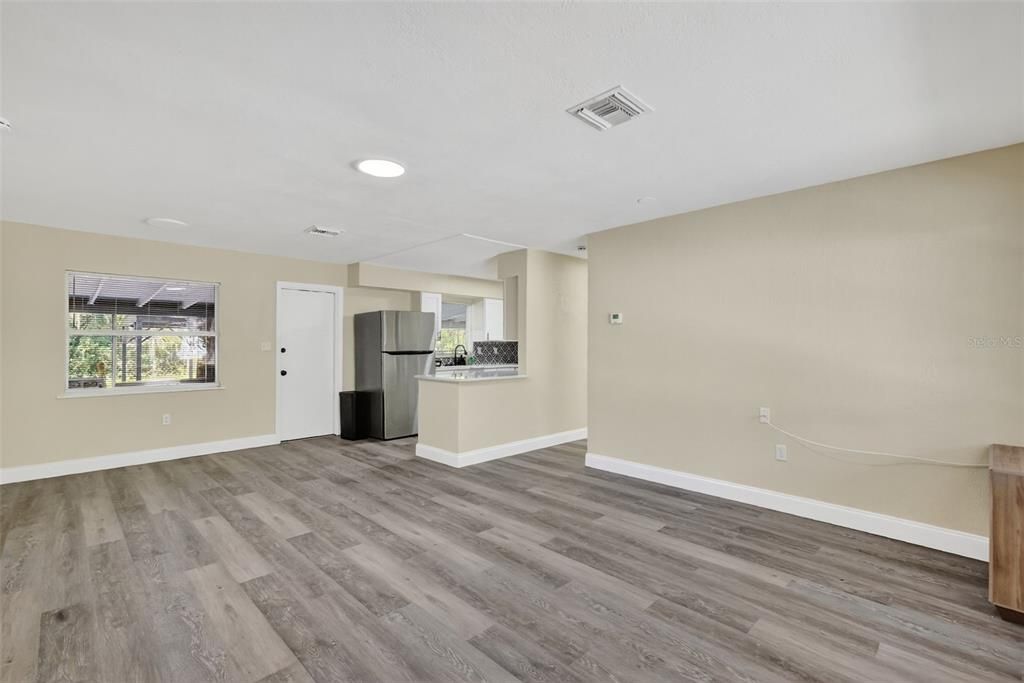 待售: $255,000 (2 贝兹, 2 浴室, 1056 平方英尺)