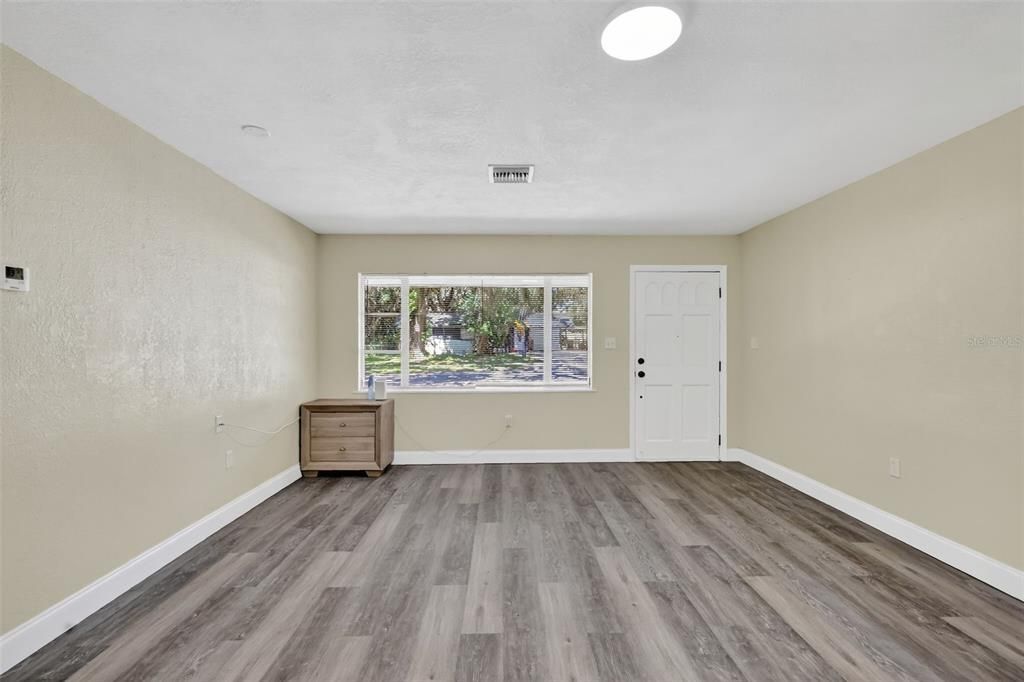 待售: $255,000 (2 贝兹, 2 浴室, 1056 平方英尺)