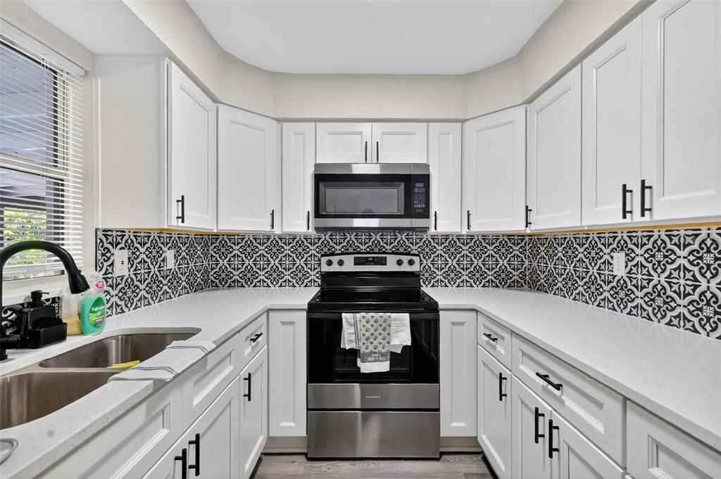 待售: $255,000 (2 贝兹, 2 浴室, 1056 平方英尺)