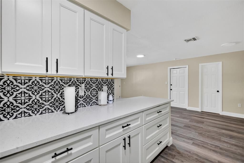 待售: $255,000 (2 贝兹, 2 浴室, 1056 平方英尺)