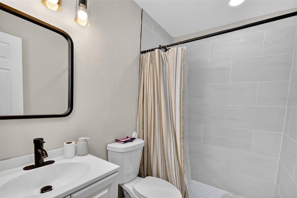 待售: $255,000 (2 贝兹, 2 浴室, 1056 平方英尺)