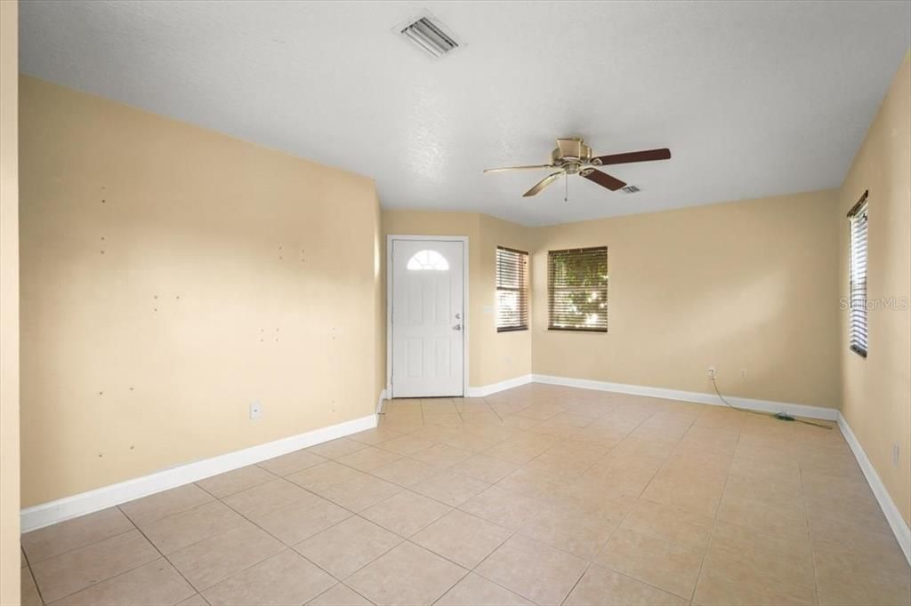 Active With Contract: $225,000 (2 beds, 2 baths, 920 Square Feet)