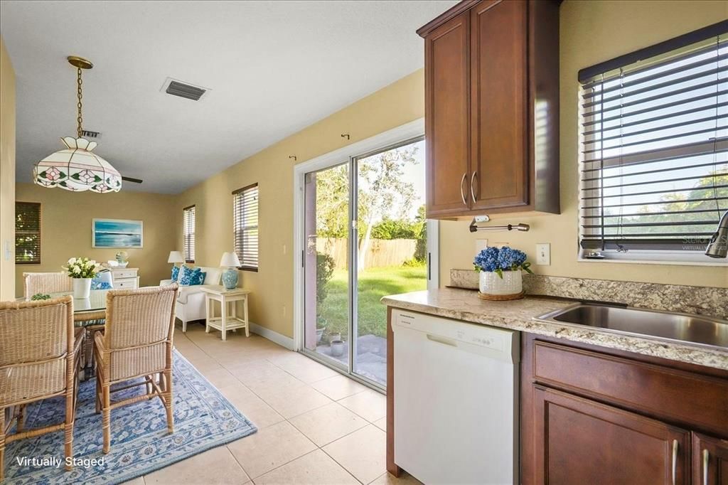 Active With Contract: $225,000 (2 beds, 2 baths, 920 Square Feet)