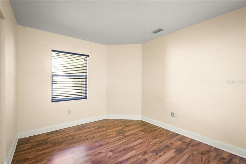 Active With Contract: $225,000 (2 beds, 2 baths, 920 Square Feet)