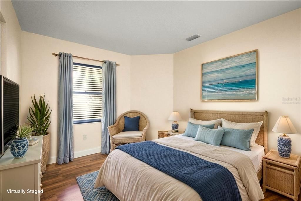 Active With Contract: $225,000 (2 beds, 2 baths, 920 Square Feet)