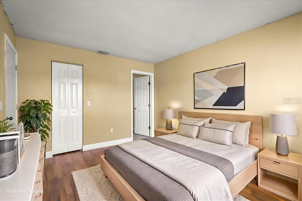 Active With Contract: $225,000 (2 beds, 2 baths, 920 Square Feet)