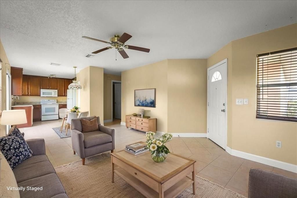 Active With Contract: $225,000 (2 beds, 2 baths, 920 Square Feet)