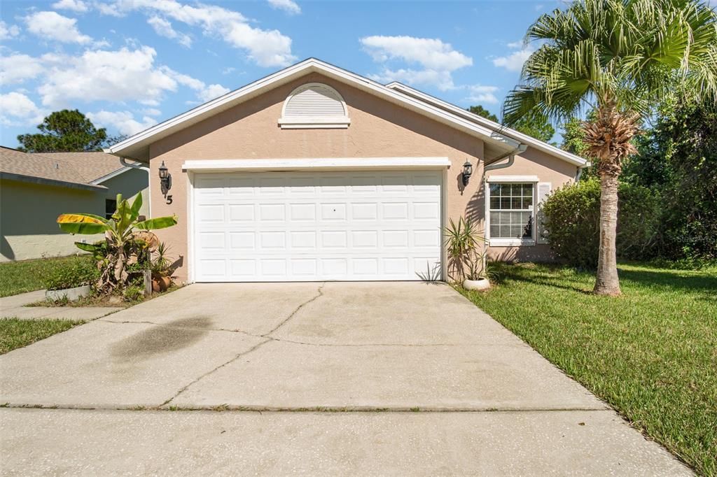 Active With Contract: $225,000 (2 beds, 2 baths, 920 Square Feet)