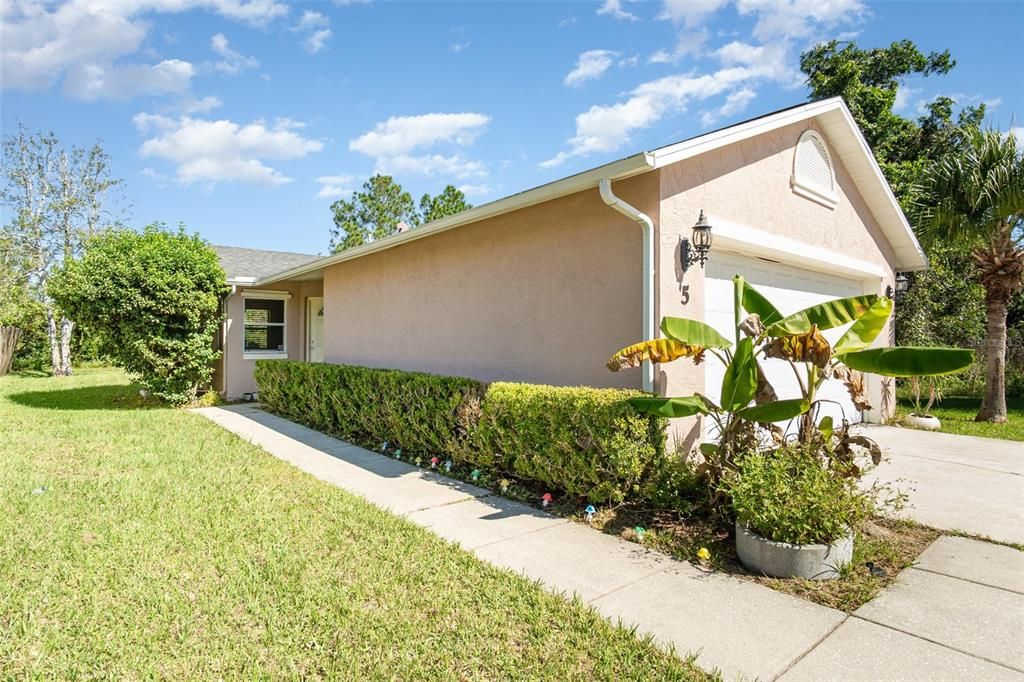 Active With Contract: $225,000 (2 beds, 2 baths, 920 Square Feet)