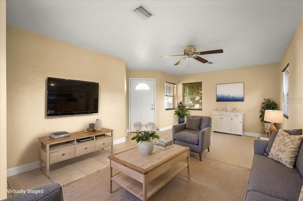 Active With Contract: $225,000 (2 beds, 2 baths, 920 Square Feet)