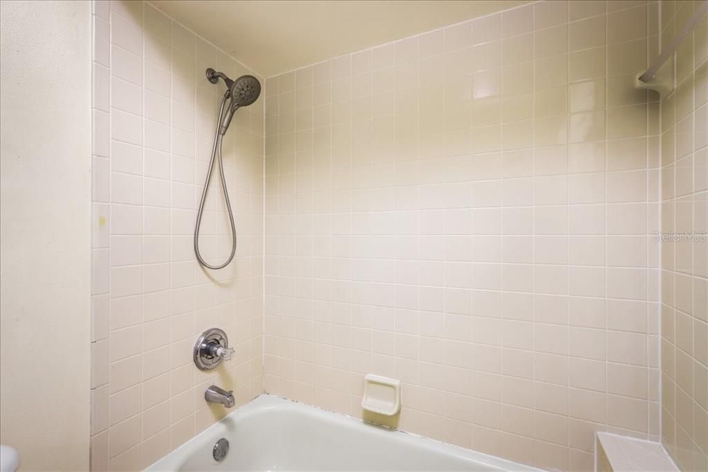 Active With Contract: $225,000 (2 beds, 2 baths, 920 Square Feet)