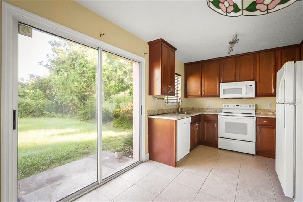 Active With Contract: $225,000 (2 beds, 2 baths, 920 Square Feet)