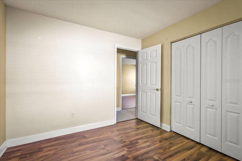 Active With Contract: $225,000 (2 beds, 2 baths, 920 Square Feet)