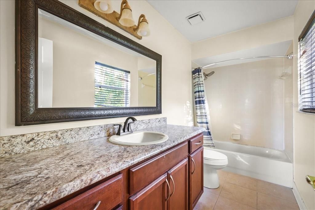 Active With Contract: $225,000 (2 beds, 2 baths, 920 Square Feet)