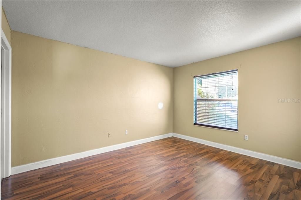 Active With Contract: $225,000 (2 beds, 2 baths, 920 Square Feet)