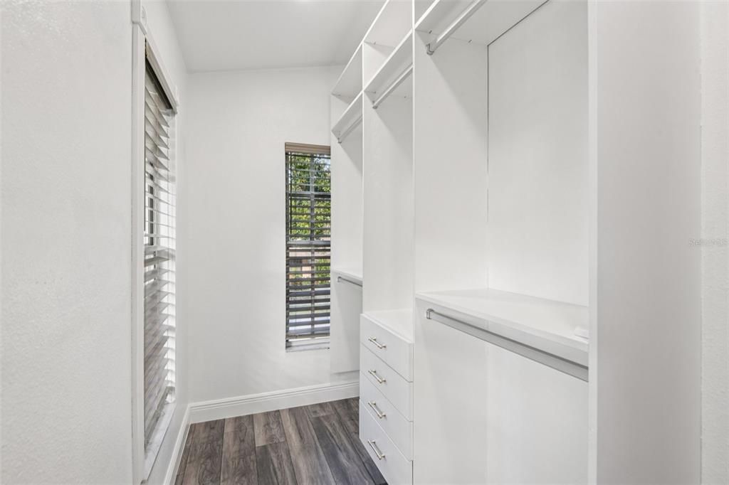 For Sale: $575,000 (4 beds, 2 baths, 2405 Square Feet)