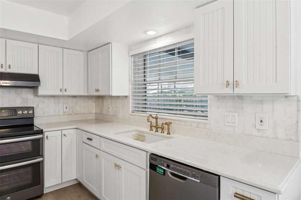 For Sale: $575,000 (4 beds, 2 baths, 2405 Square Feet)