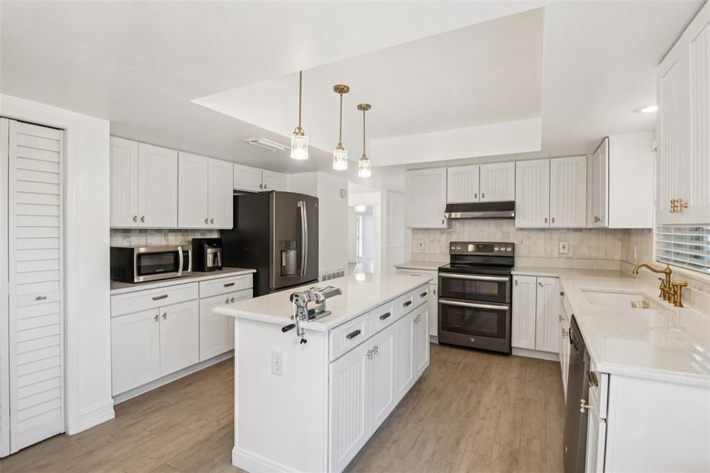 For Sale: $575,000 (4 beds, 2 baths, 2405 Square Feet)