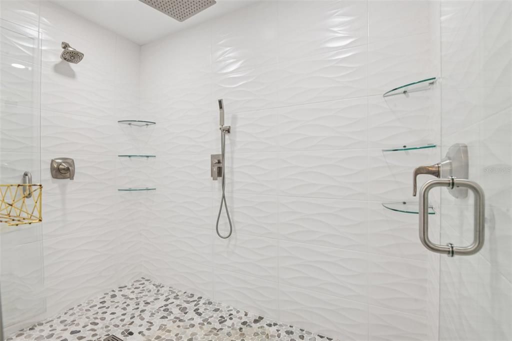 For Sale: $575,000 (4 beds, 2 baths, 2405 Square Feet)