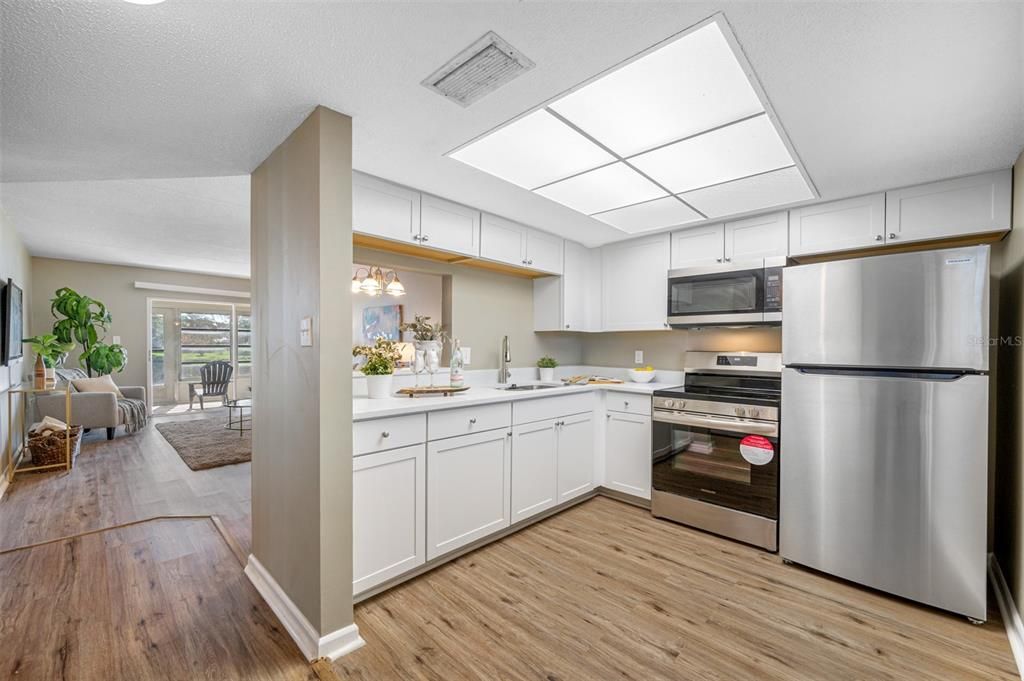 合同活跃: $139,000 (2 贝兹, 1 浴室, 934 平方英尺)