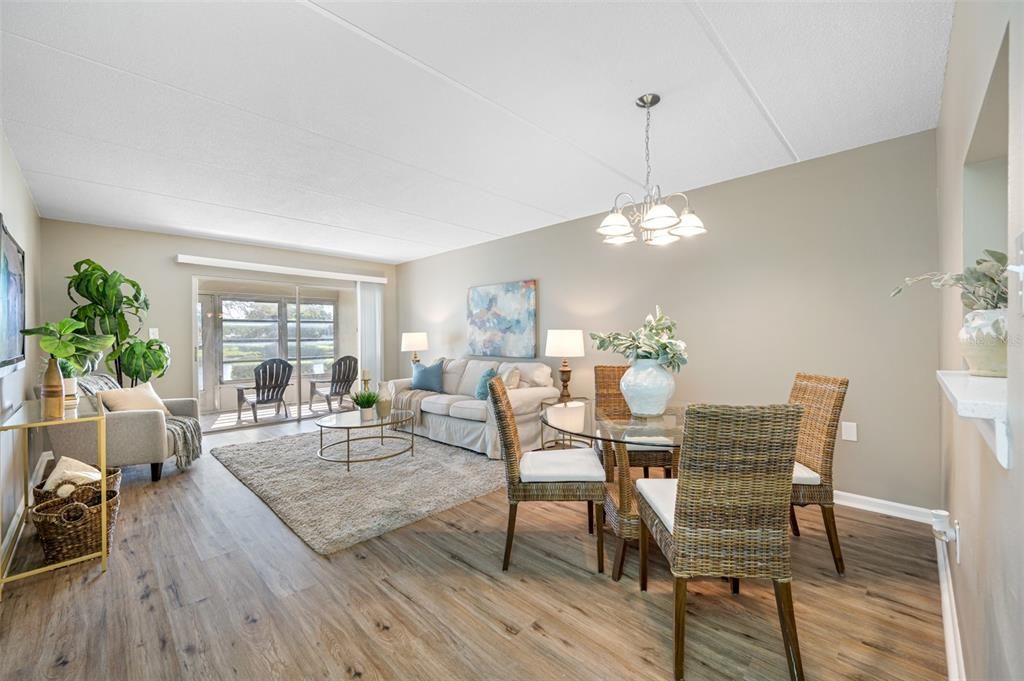 合同活跃: $139,000 (2 贝兹, 1 浴室, 934 平方英尺)