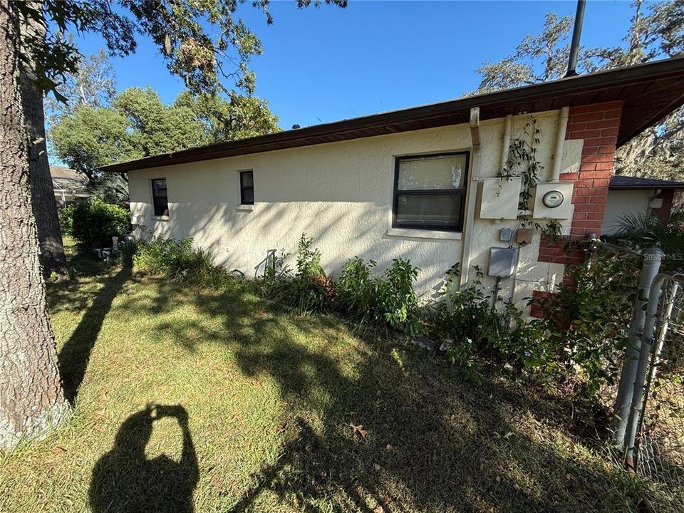 Active With Contract: $224,900 (3 beds, 2 baths, 1588 Square Feet)