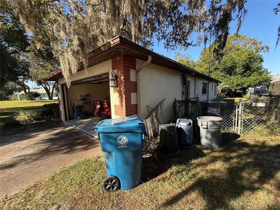Active With Contract: $224,900 (3 beds, 2 baths, 1588 Square Feet)