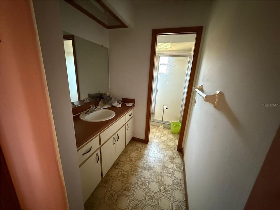 Active With Contract: $224,900 (3 beds, 2 baths, 1588 Square Feet)