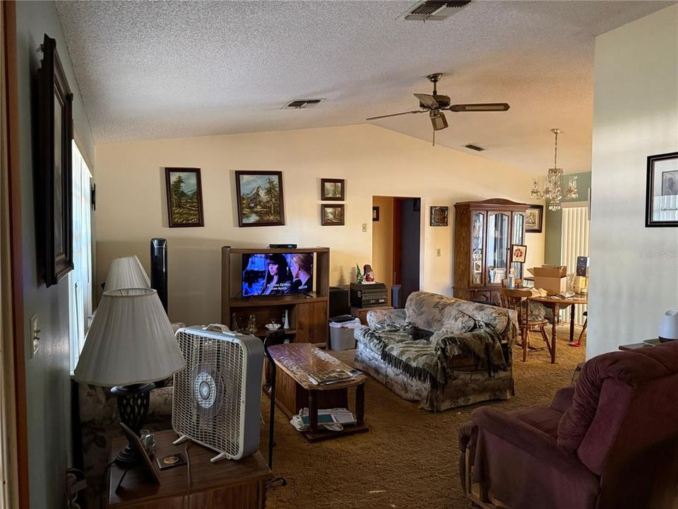 Active With Contract: $224,900 (3 beds, 2 baths, 1588 Square Feet)