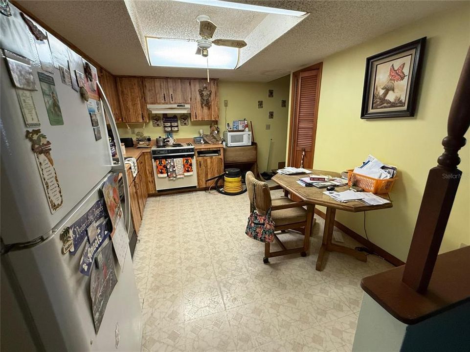 Active With Contract: $224,900 (3 beds, 2 baths, 1588 Square Feet)