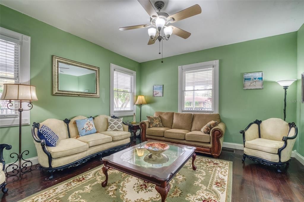 待售: $995,000 (9 贝兹, 8 浴室, 4964 平方英尺)