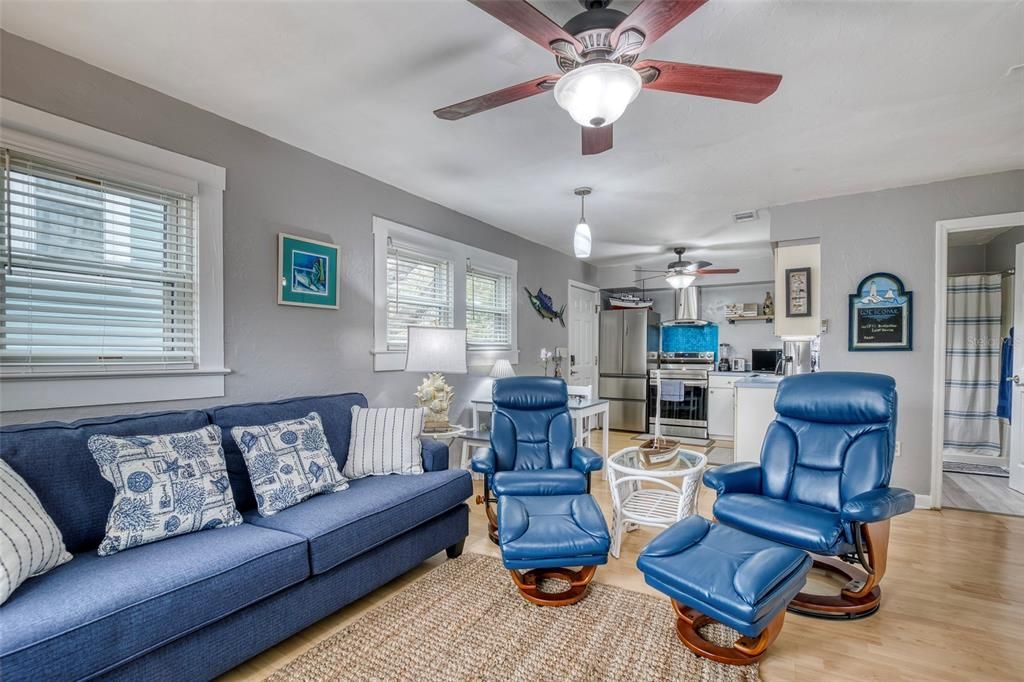 待售: $995,000 (9 贝兹, 8 浴室, 4964 平方英尺)