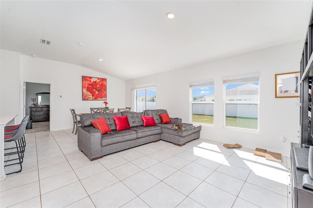 En Venta: $290,000 (3 camas, 2 baños, 1540 Pies cuadrados)