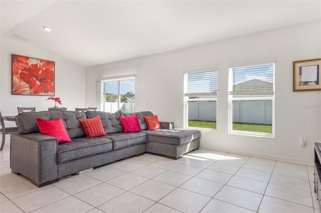 En Venta: $290,000 (3 camas, 2 baños, 1540 Pies cuadrados)