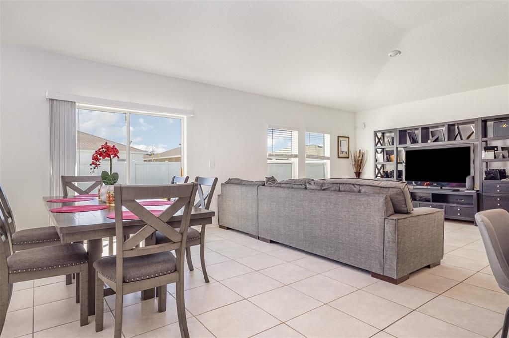 En Venta: $290,000 (3 camas, 2 baños, 1540 Pies cuadrados)