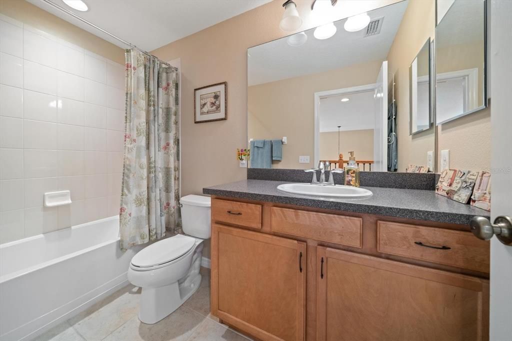 待售: $499,000 (3 贝兹, 2 浴室, 2215 平方英尺)