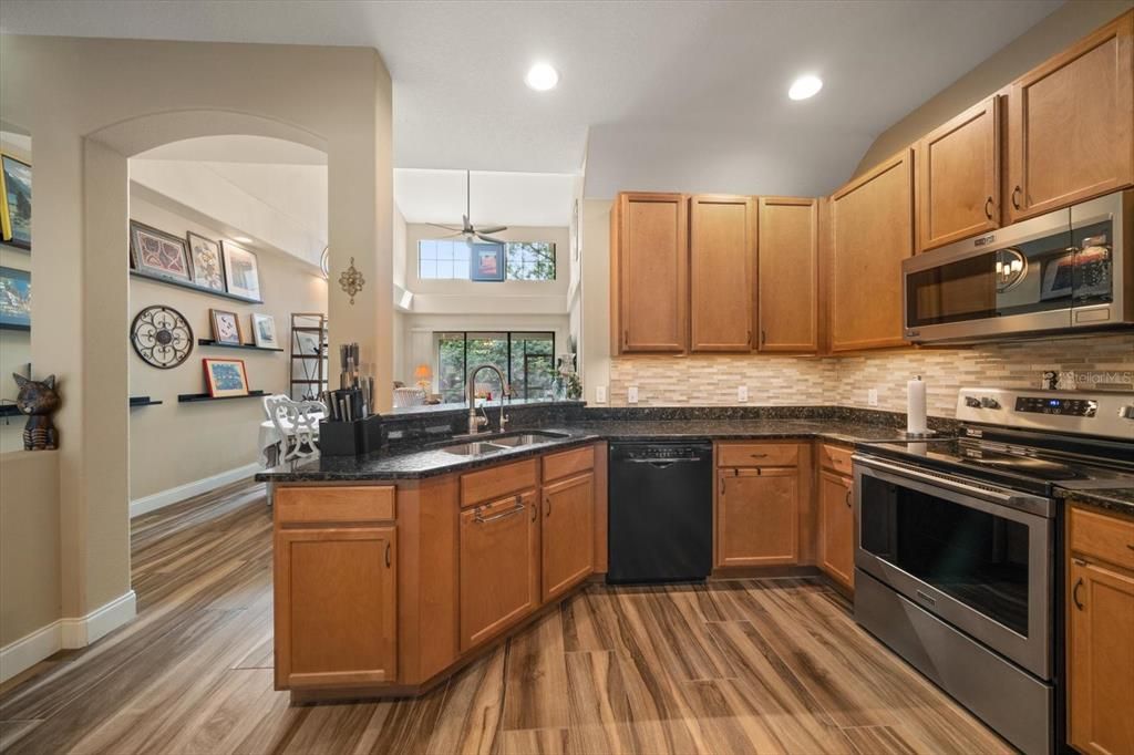 待售: $499,000 (3 贝兹, 2 浴室, 2215 平方英尺)