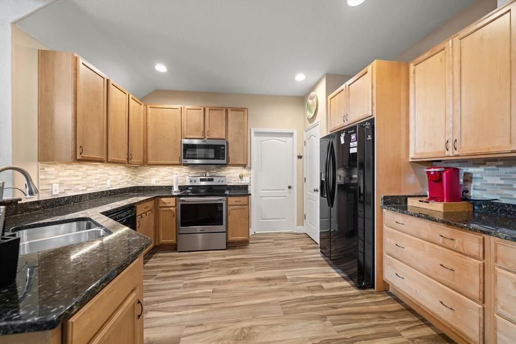 待售: $499,000 (3 贝兹, 2 浴室, 2215 平方英尺)