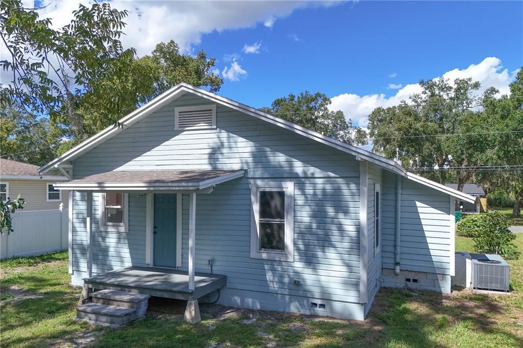 Active With Contract: $260,000 (2 beds, 1 baths, 944 Square Feet)