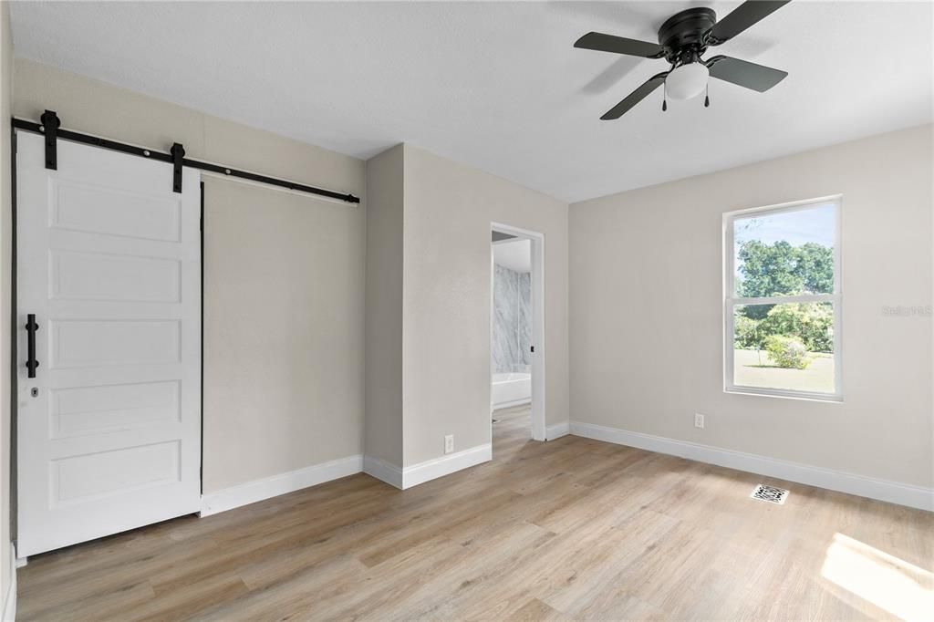 Active With Contract: $260,000 (2 beds, 1 baths, 944 Square Feet)