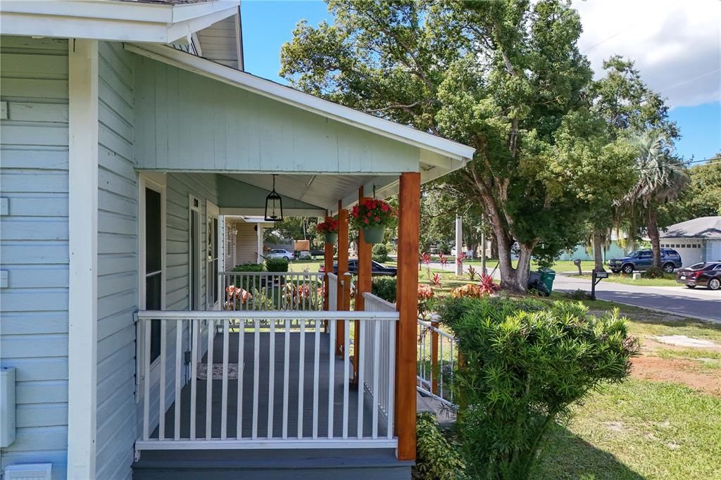 Active With Contract: $260,000 (2 beds, 1 baths, 944 Square Feet)