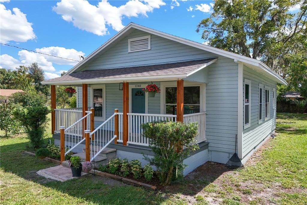 Active With Contract: $260,000 (2 beds, 1 baths, 944 Square Feet)