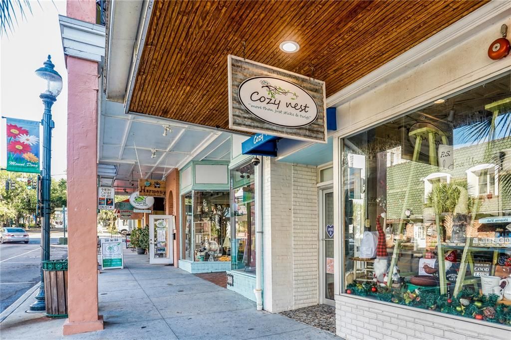 Active With Contract: $260,000 (2 beds, 1 baths, 944 Square Feet)