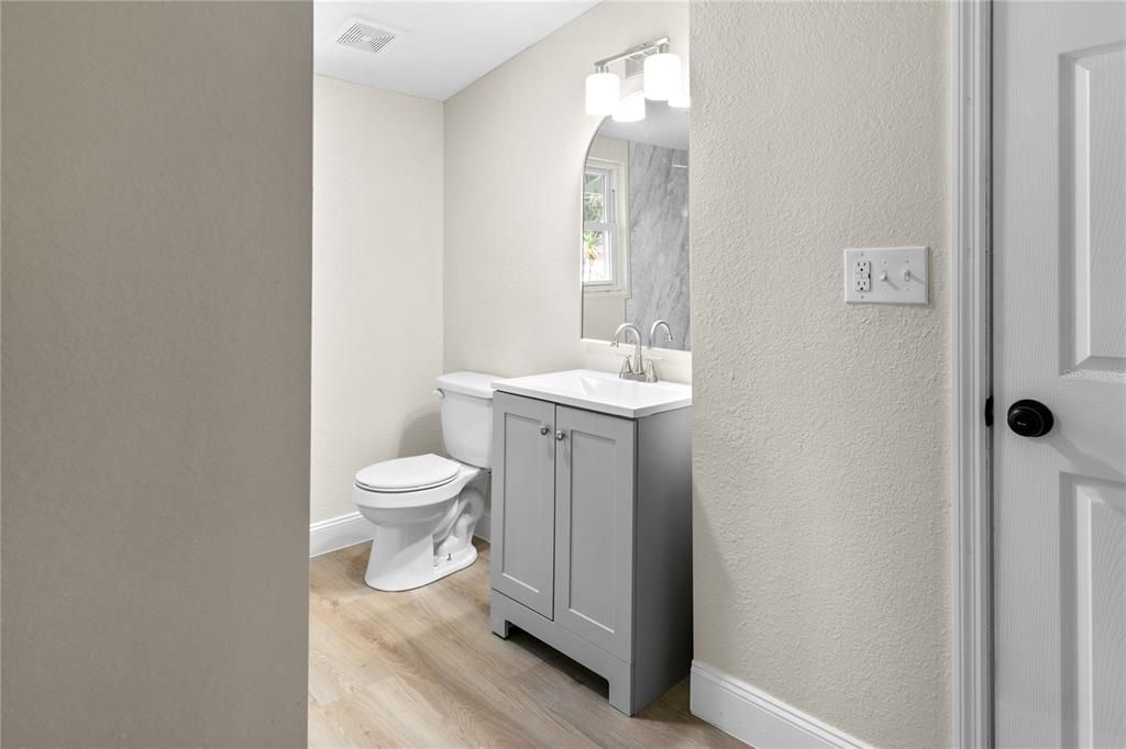 Active With Contract: $260,000 (2 beds, 1 baths, 944 Square Feet)