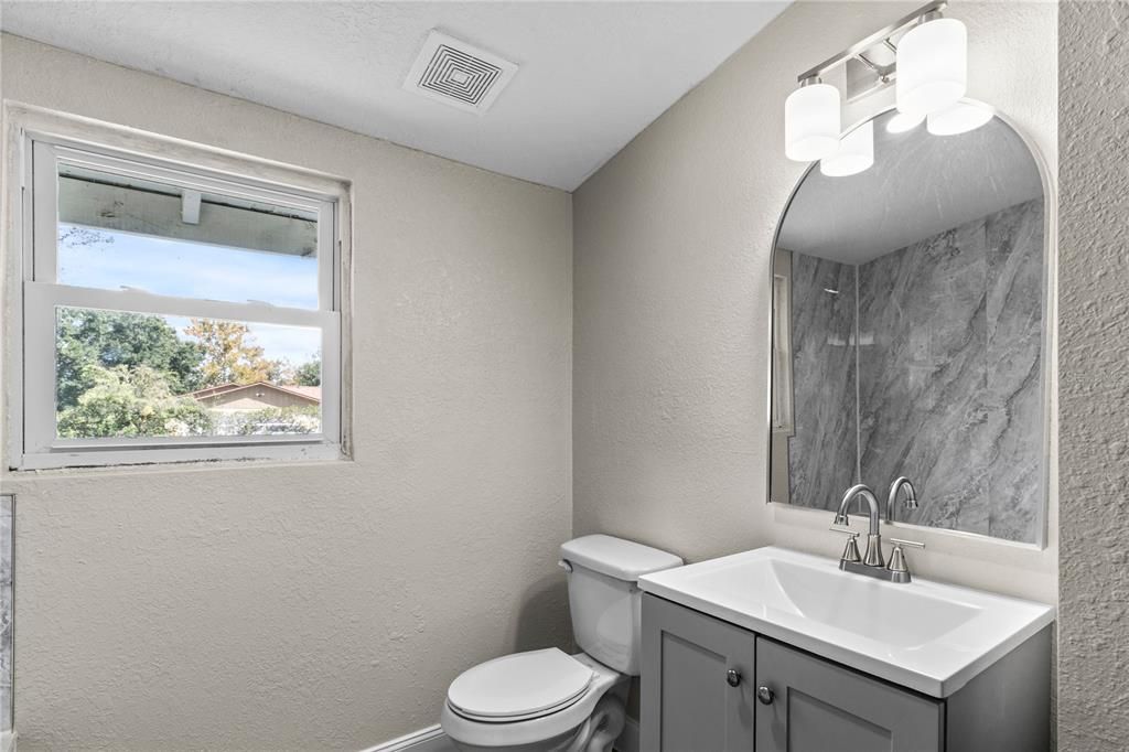 Active With Contract: $260,000 (2 beds, 1 baths, 944 Square Feet)