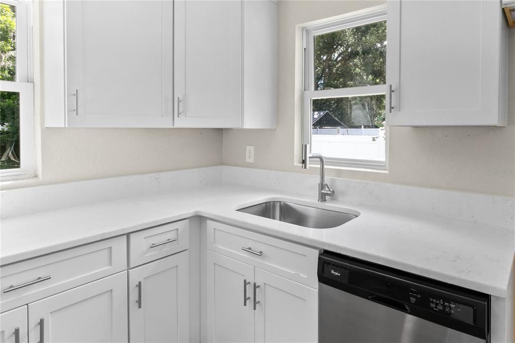 Active With Contract: $260,000 (2 beds, 1 baths, 944 Square Feet)