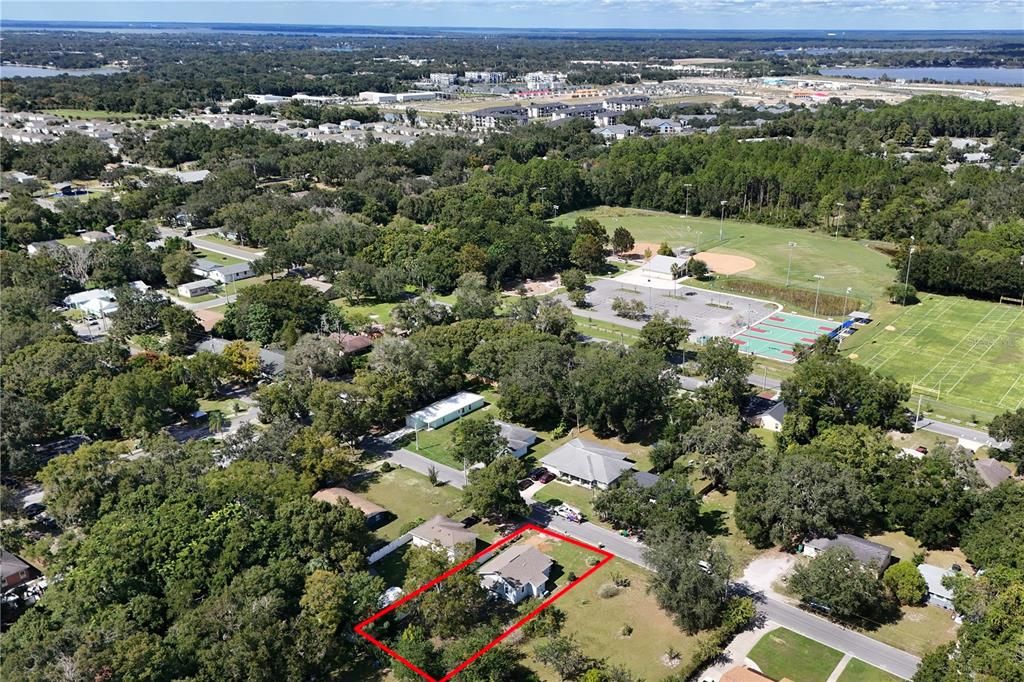 Active With Contract: $260,000 (2 beds, 1 baths, 944 Square Feet)