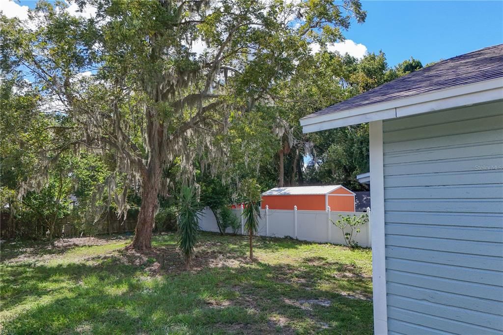 Active With Contract: $260,000 (2 beds, 1 baths, 944 Square Feet)